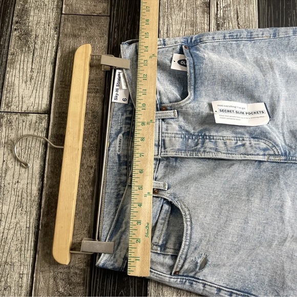 NEW Old Navy Sky Hi Straight Jeans Womens Sise 6 Distressed Light Wash Raw Hem - Picture 9 of 11